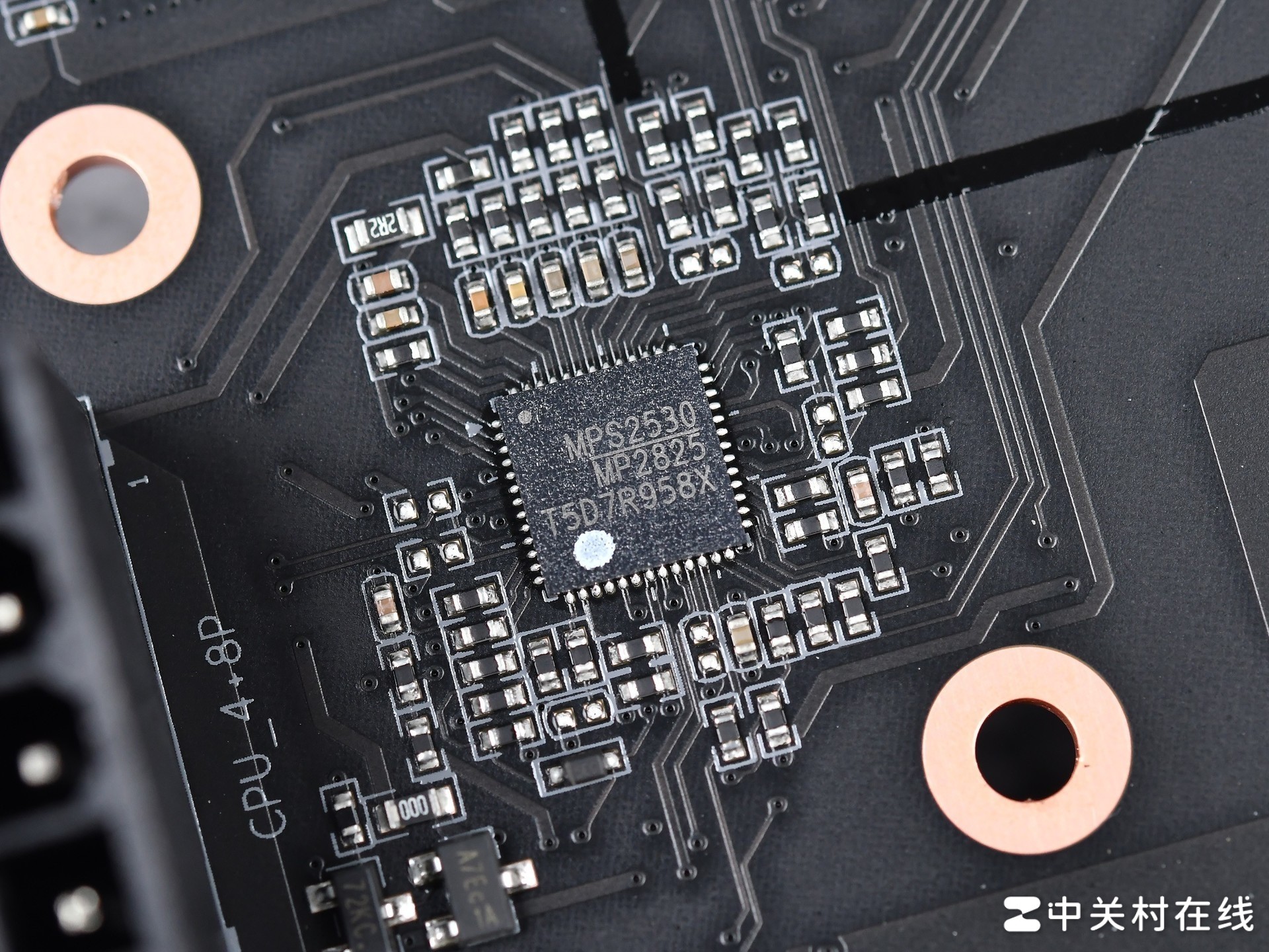 七彩虹iGame B850M ULTRA-OC V14主板评测 嘻哈潮酷 干元级X3D超频黑马