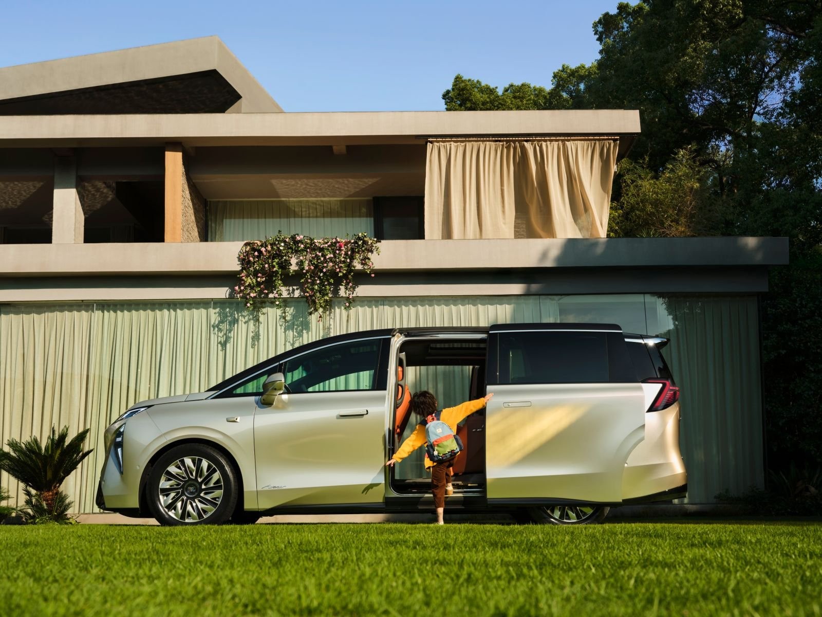 ���ú���MPV�Ǽ��ļ�ǿ���������Ҳ�����˾���������ɣ�Ҳ�ó˿��������