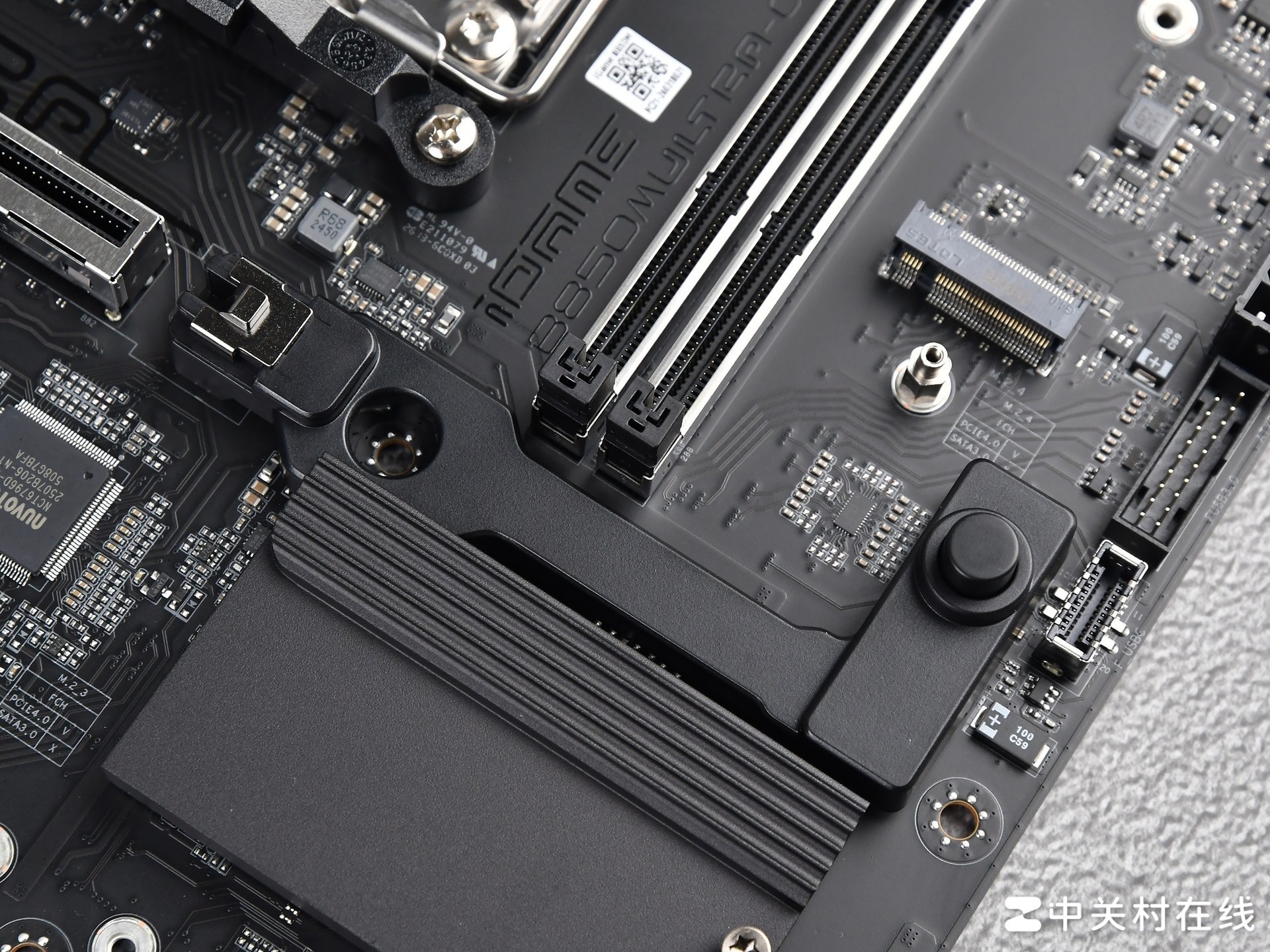 七彩虹iGame B850M ULTRA-OC V14主板评测 嘻哈潮酷 干元级X3D超频黑马