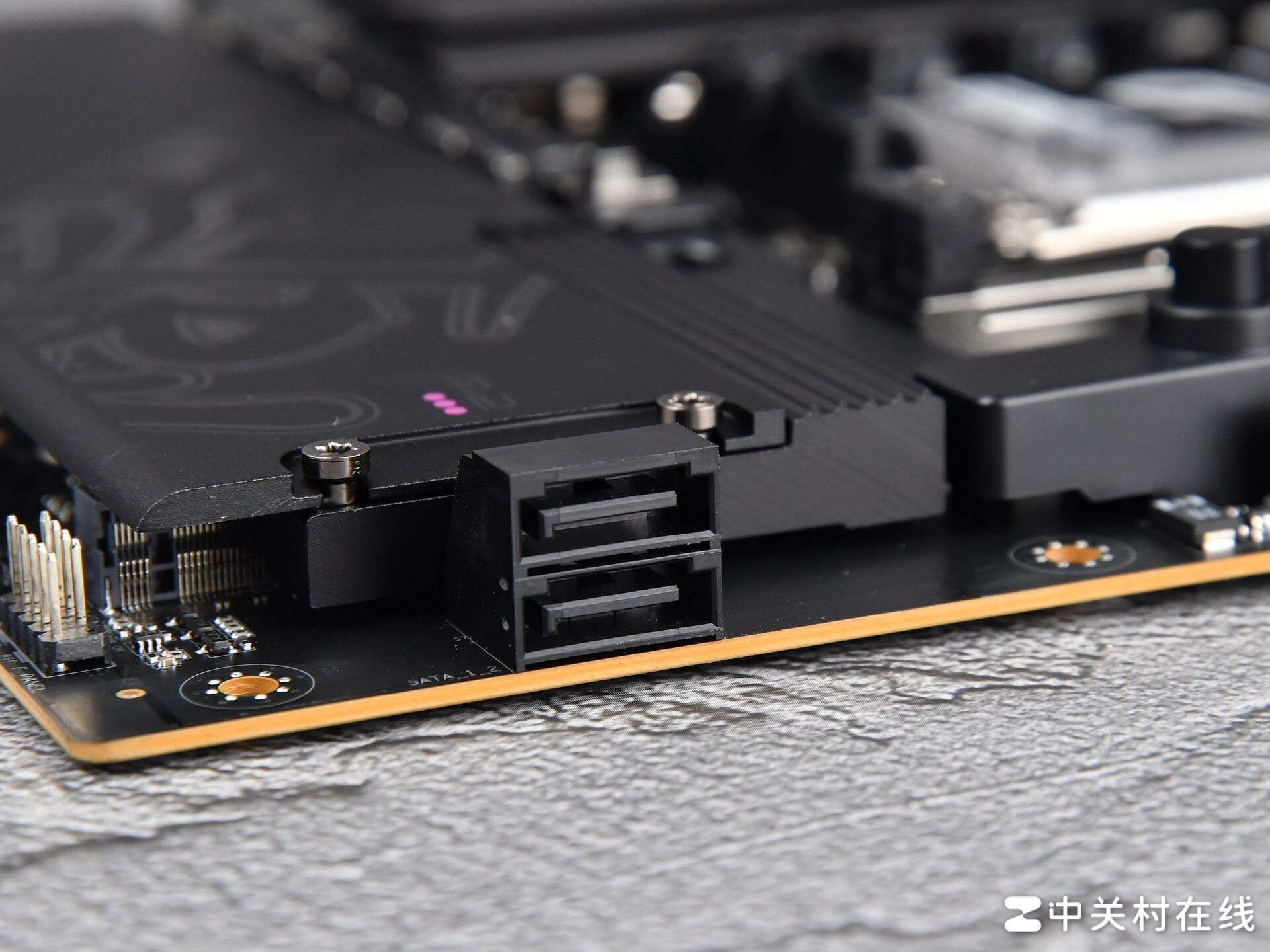 七彩虹iGame B850M ULTRA-OC V14主板评测 嘻哈潮酷 干元级X3D超频黑马