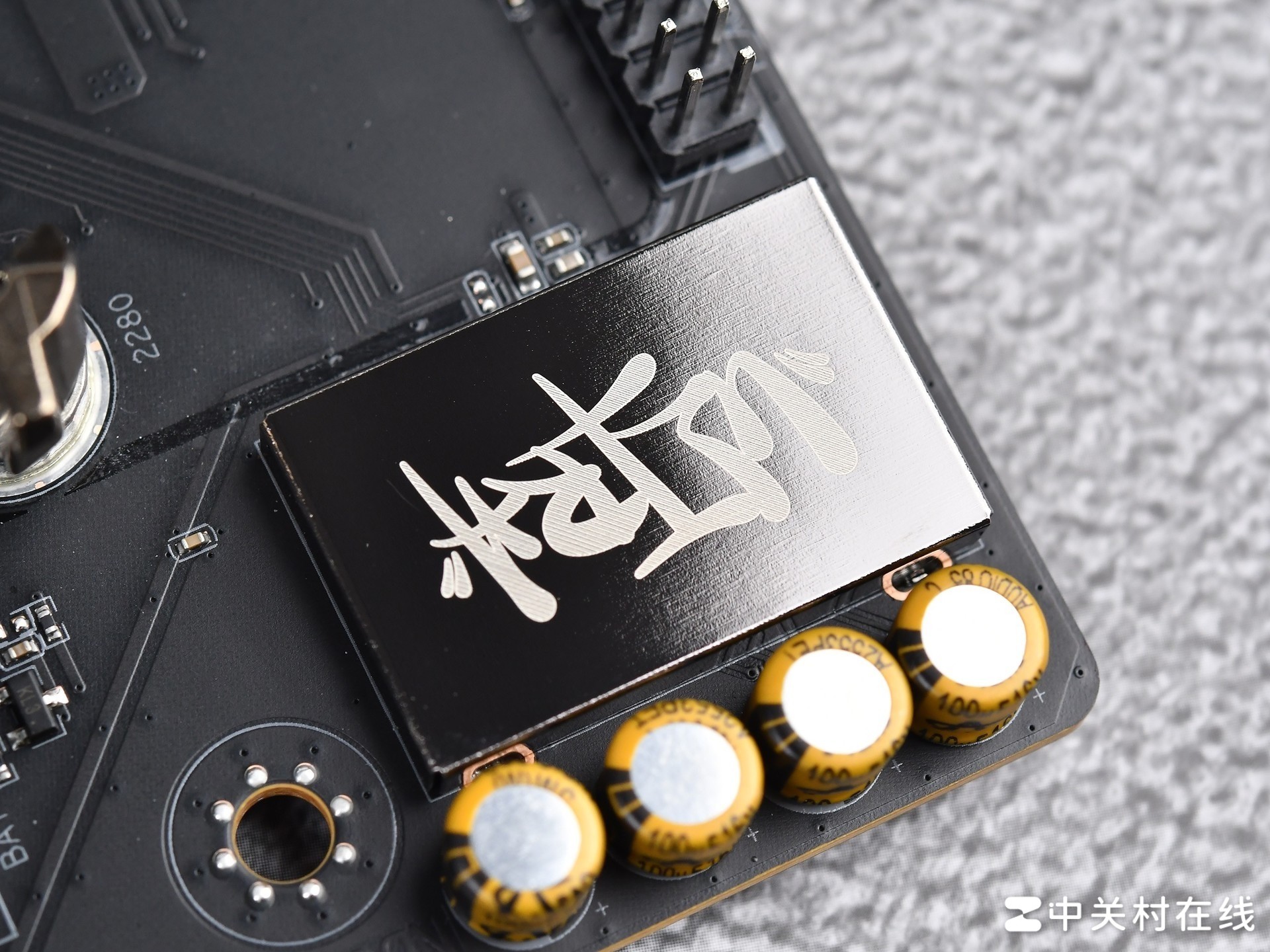 七彩虹iGame B850M ULTRA-OC V14主板评测 嘻哈潮酷 干元级X3D超频黑马