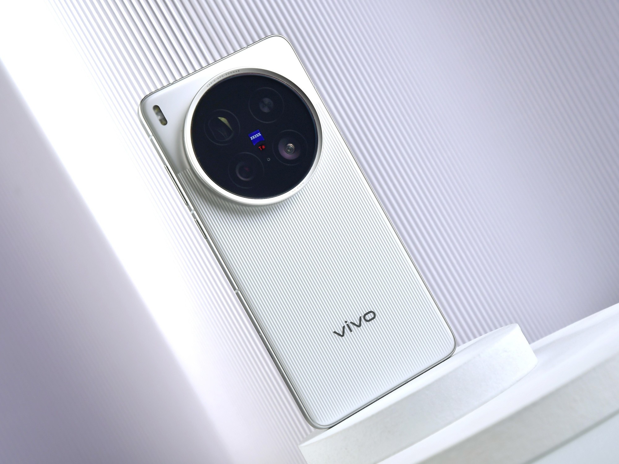 2026年值得入手的四大国产影像旗舰:哈苏、徕卡、蔡司、XMAGE谁调校更讨喜