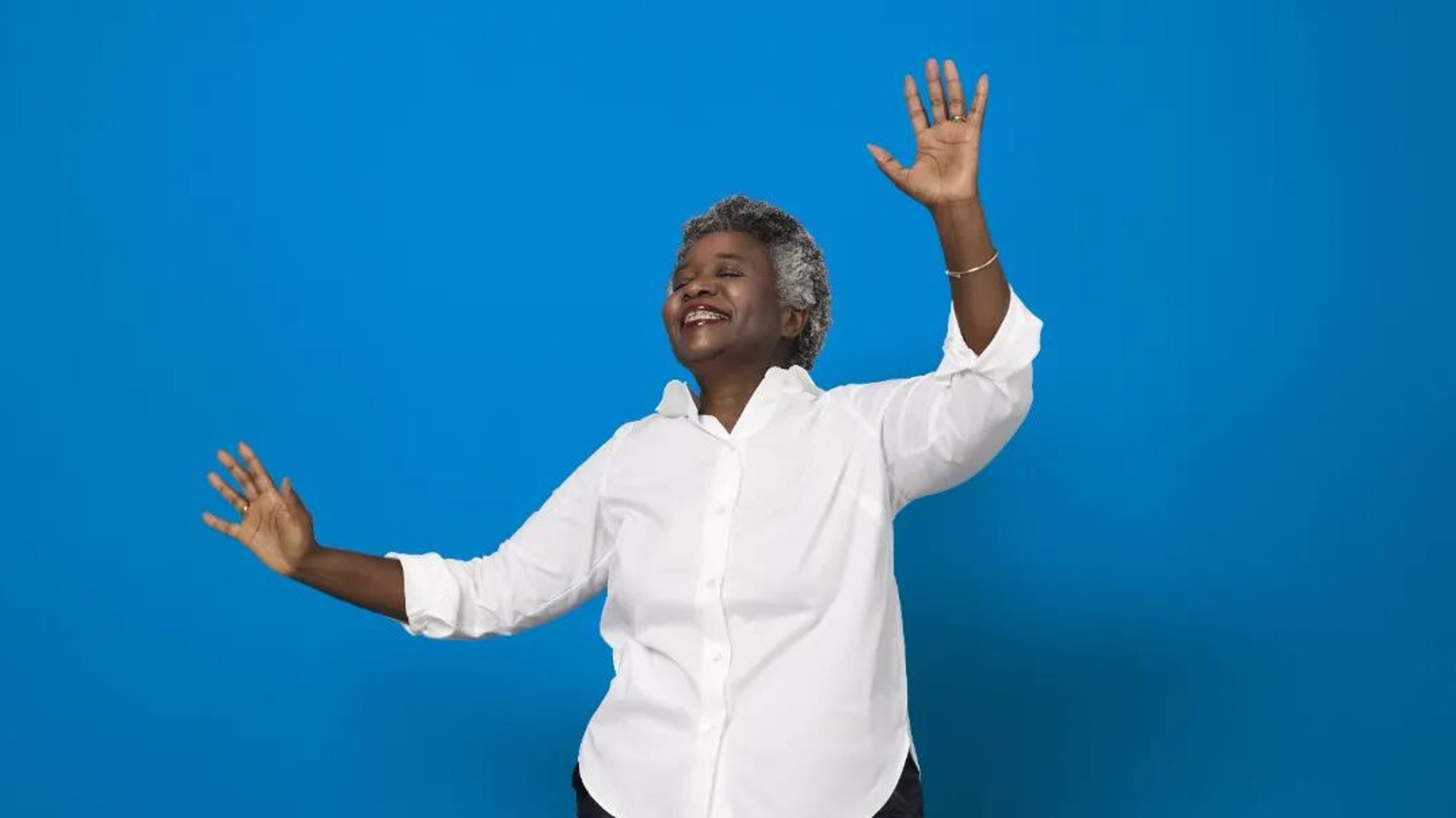 飞利浦HearLink50平台第三代AI助听芯片重新定义智能聆听新边界