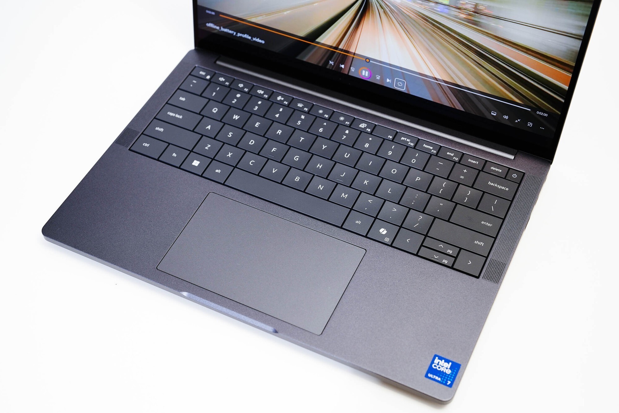 双层OLED触控屏观感惊艳!上手体验戴尔Pro 14 Premium