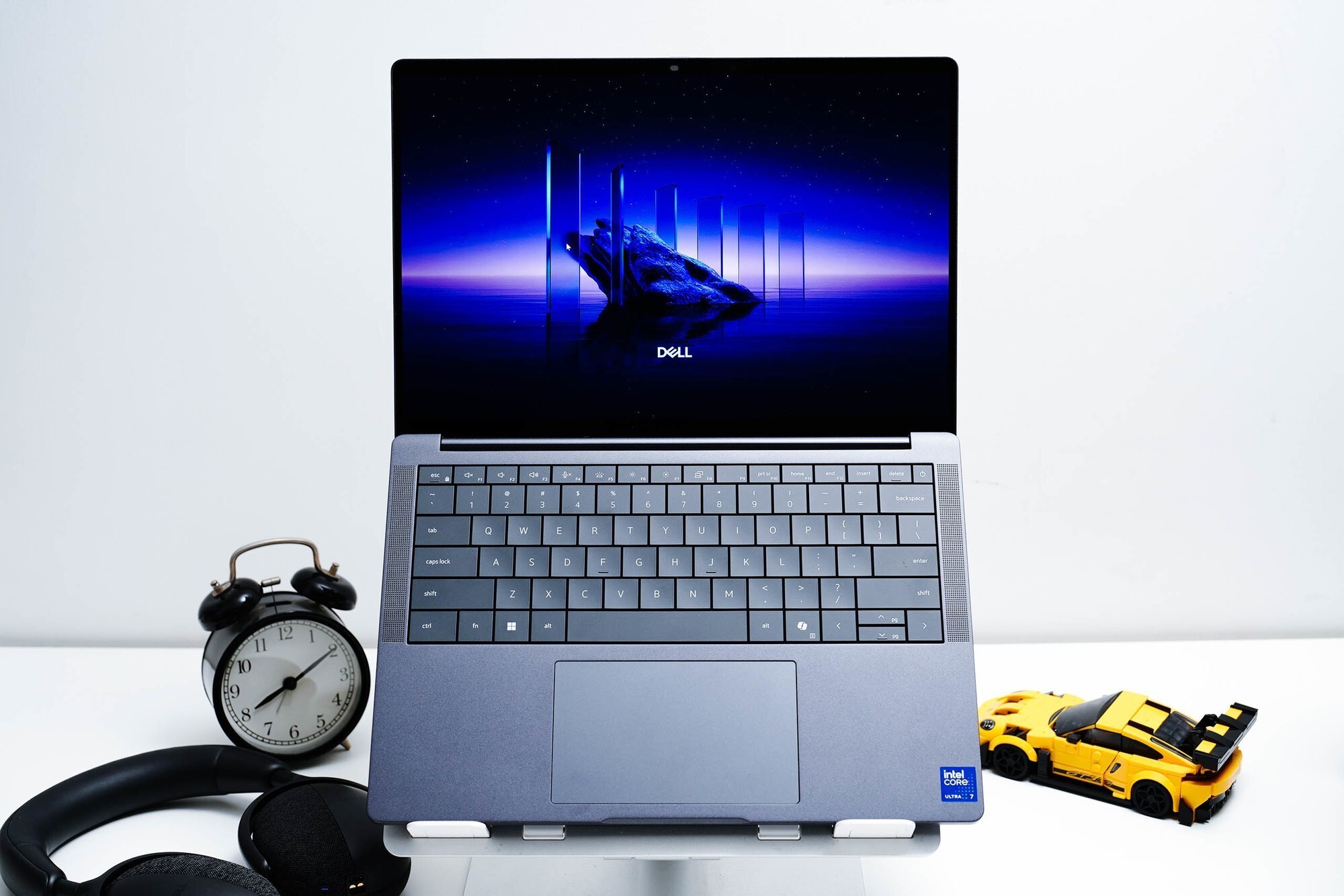 双层OLED触控屏观感惊艳!上手体验戴尔Pro 14 Premium