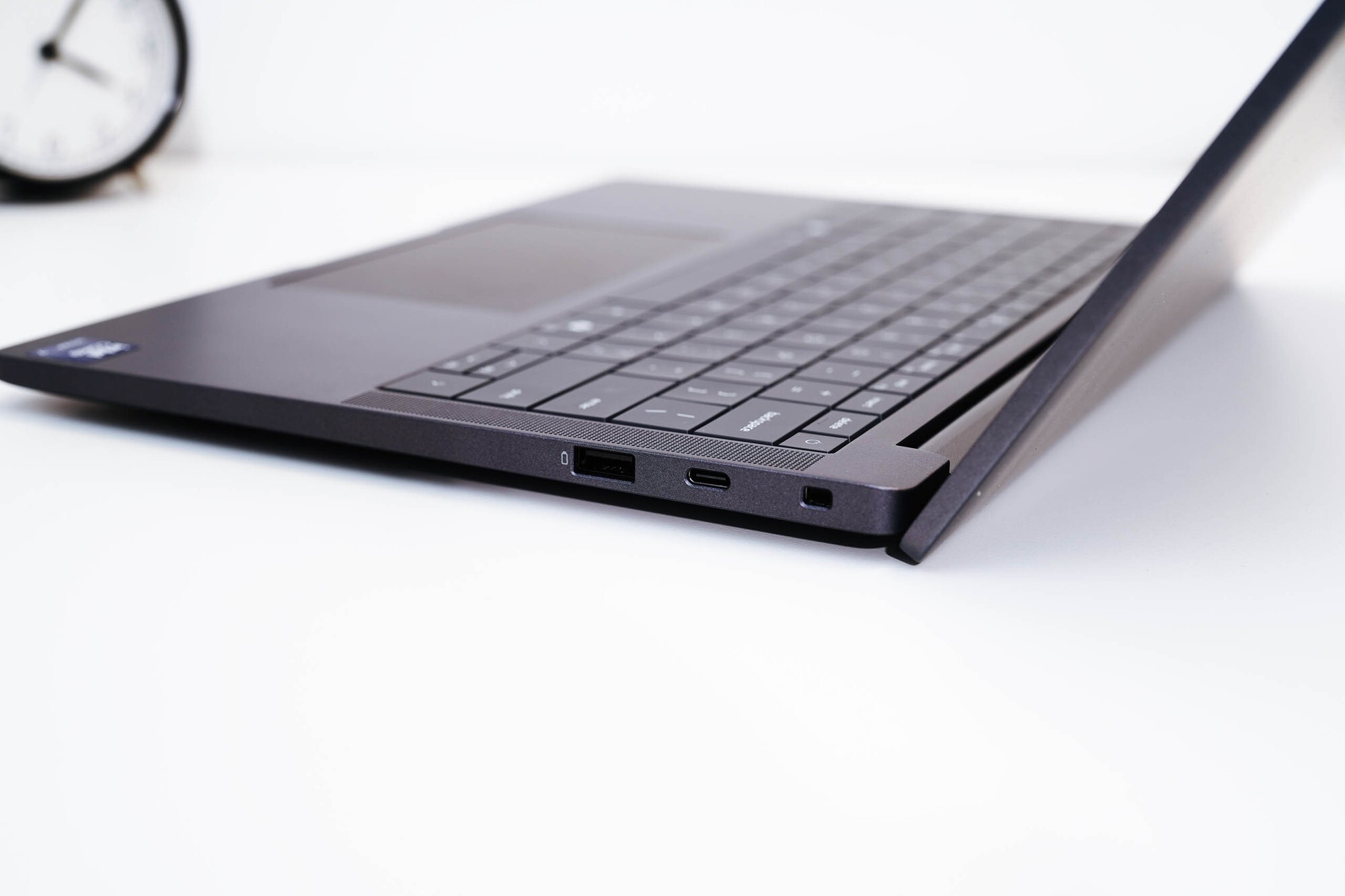 双层OLED触控屏观感惊艳!上手体验戴尔Pro 14 Premium