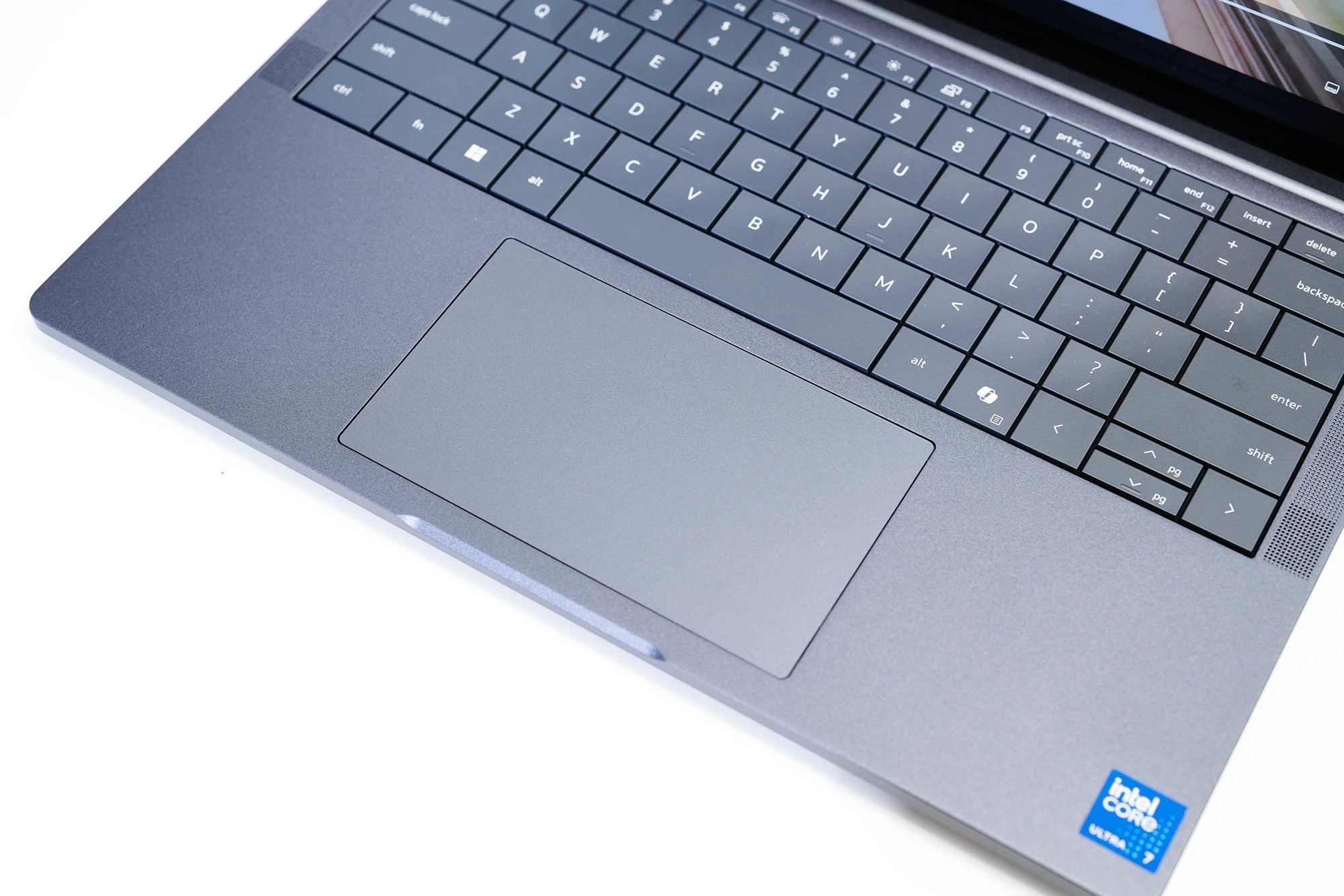 双层OLED触控屏观感惊艳!上手体验戴尔Pro 14 Premium