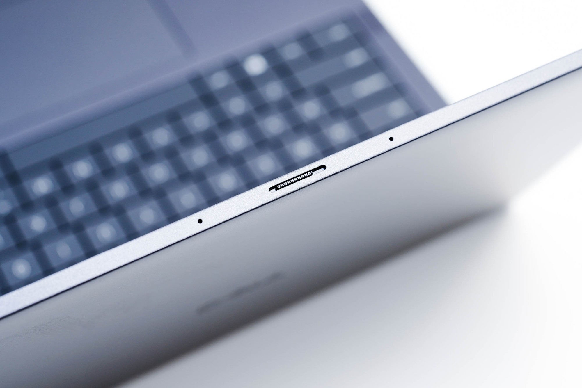 双层OLED触控屏观感惊艳!上手体验戴尔Pro 14 Premium