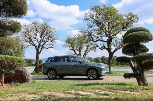 智驾好的中大型suv推荐:红旗HS6PHEV舒适实用双在线