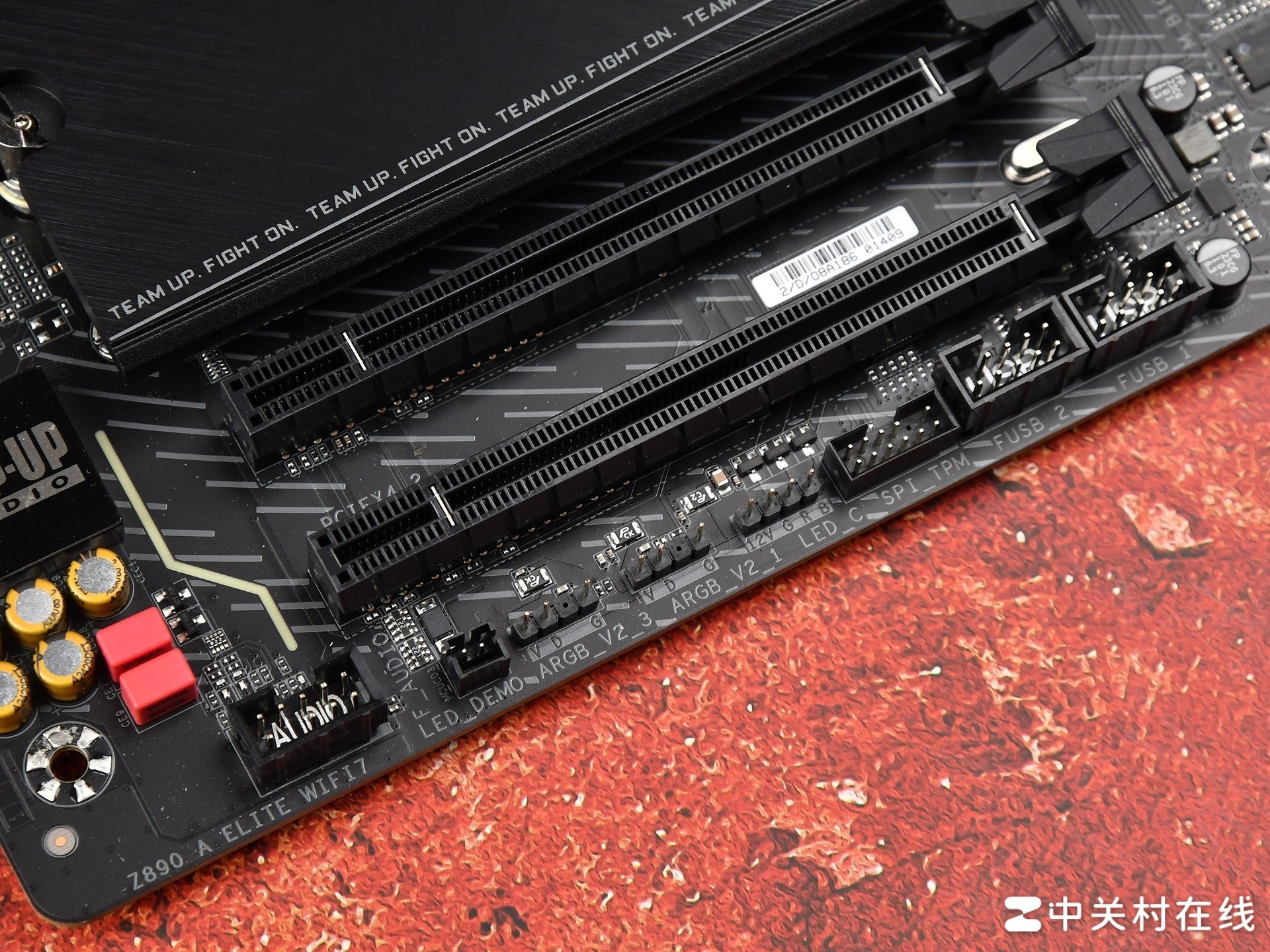 一键超频释放大脑 技嘉 Z890 AORUS ELITE WIFI7 小雕主板评测