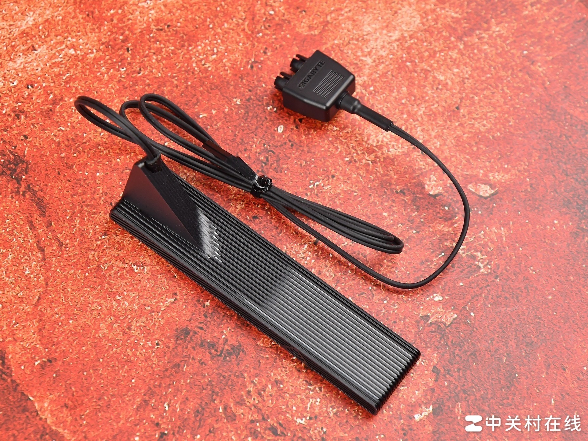 一键超频释放大脑 技嘉 Z890 AORUS ELITE WIFI7 小雕主板评测