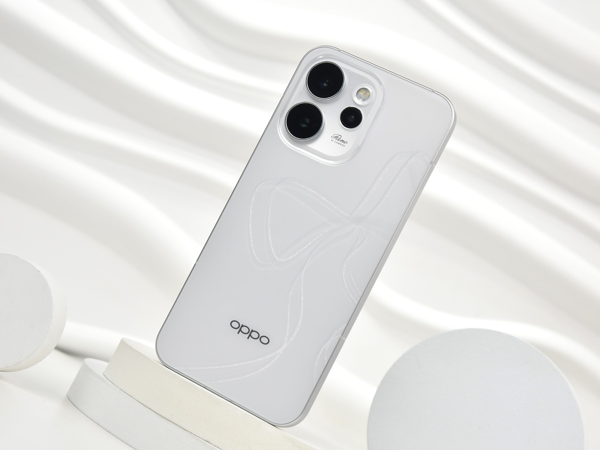 һ��������תֱ�� OPPO Reno15 ProרΪ��������