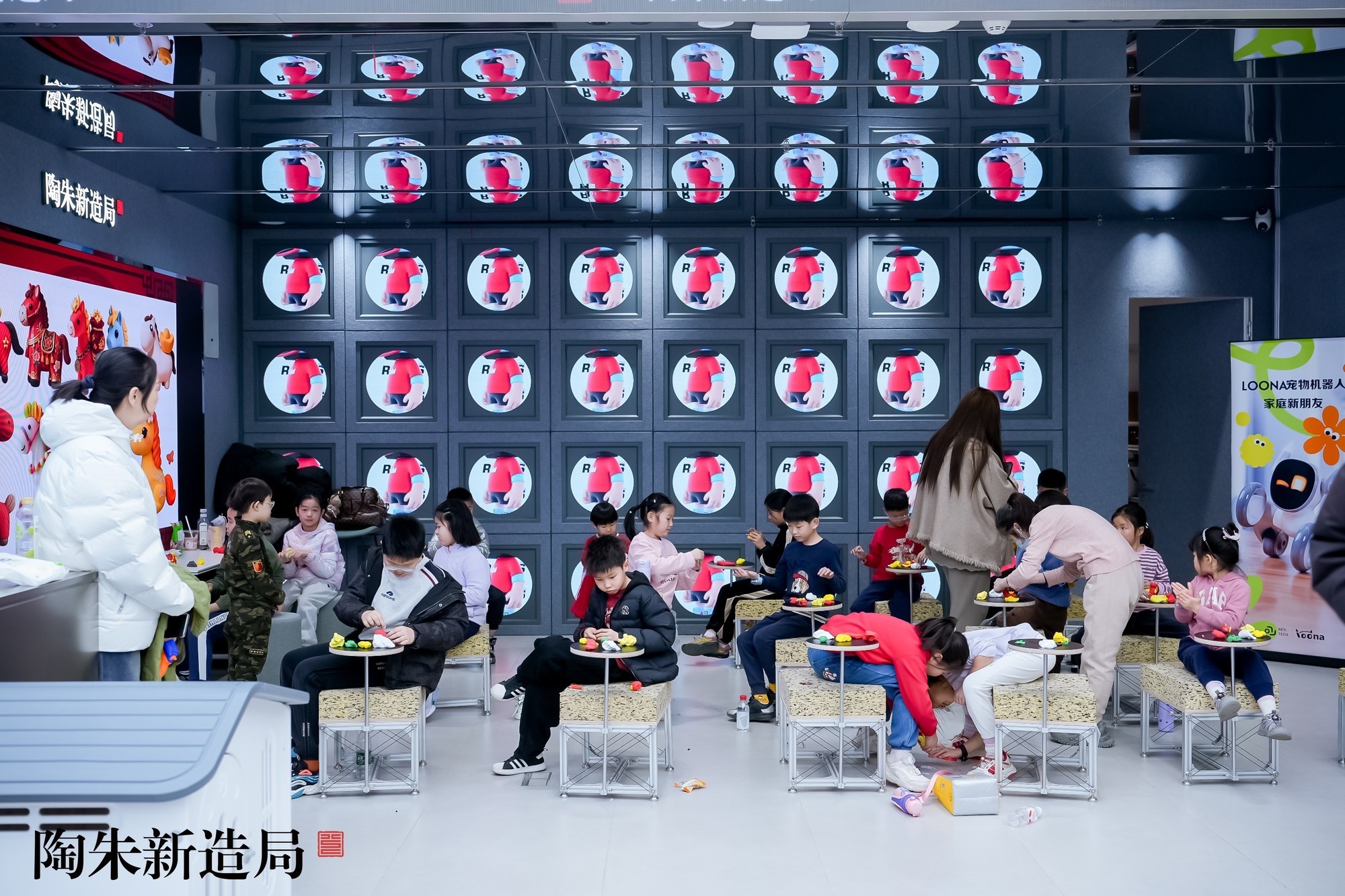 �����������������˲�ҵ Ͷ��+��Ӫ˫�����������ҵ����̬