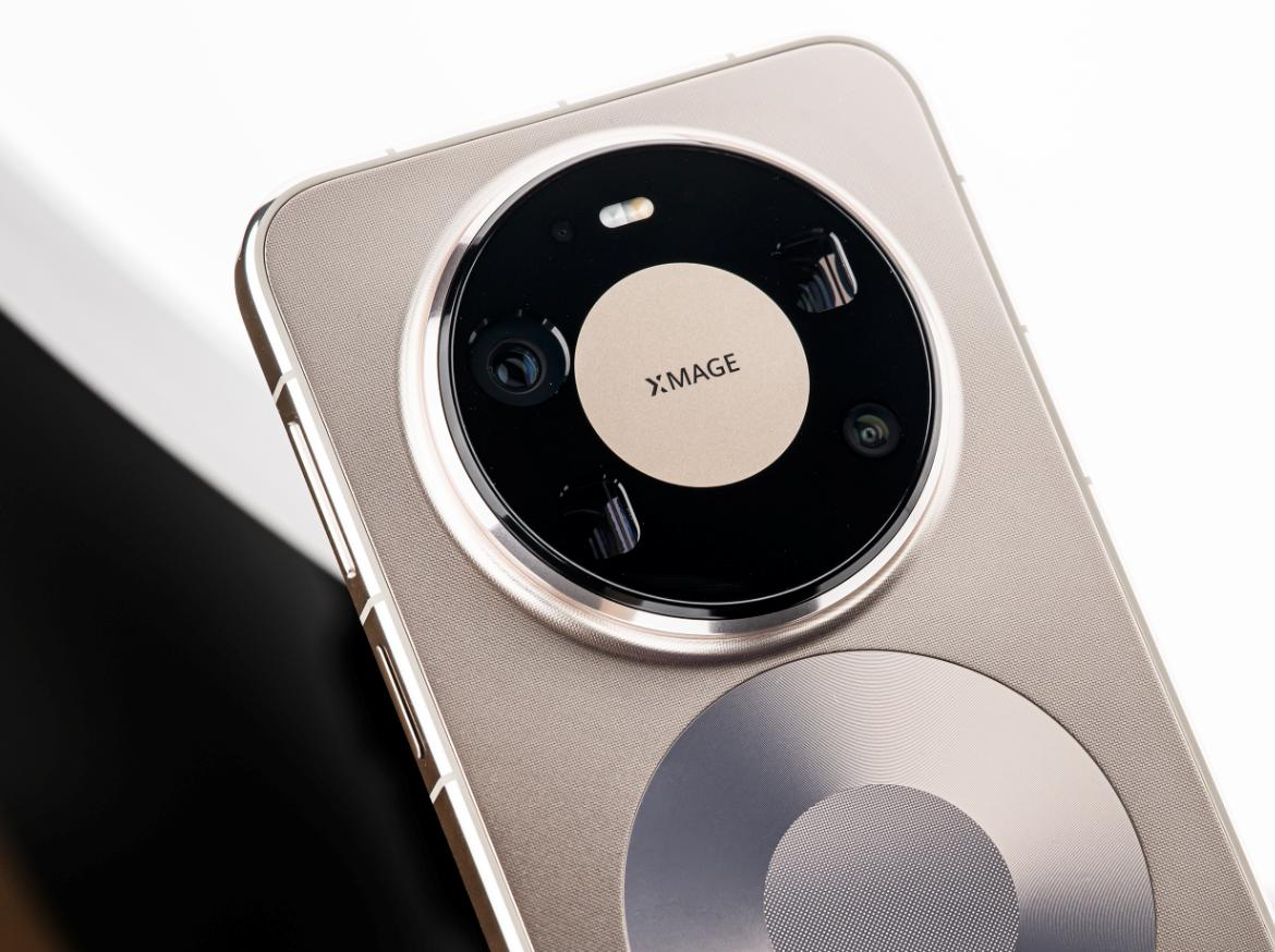 赶在年末入手了华为Mate 80系列,返乡途中这些贴心体验必须得说说