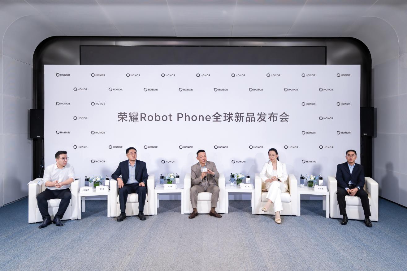 万元手机新物种1分钟售罄，荣耀Robot Phone赢在用户创新