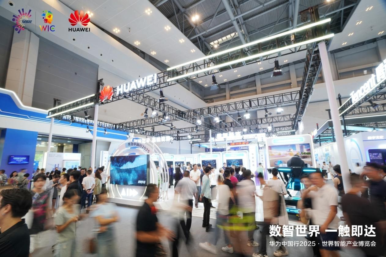 ��Ϊ�й���2025������죺��AI�ع������߼�����̽AI+������ˮ����