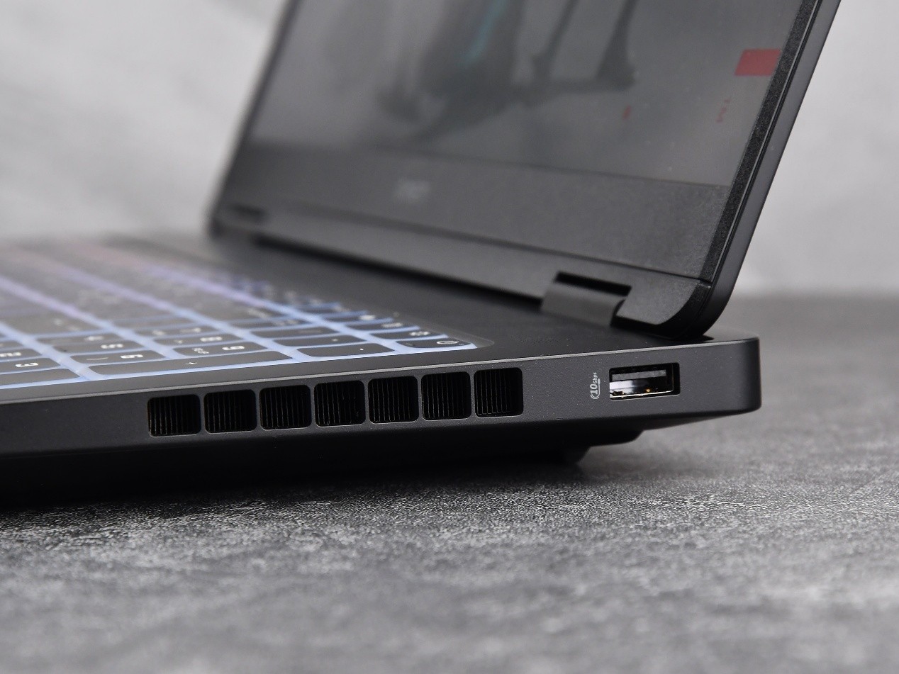 高能又安静 RTX5060游戏本体验天花板 暗影精灵MAX评测