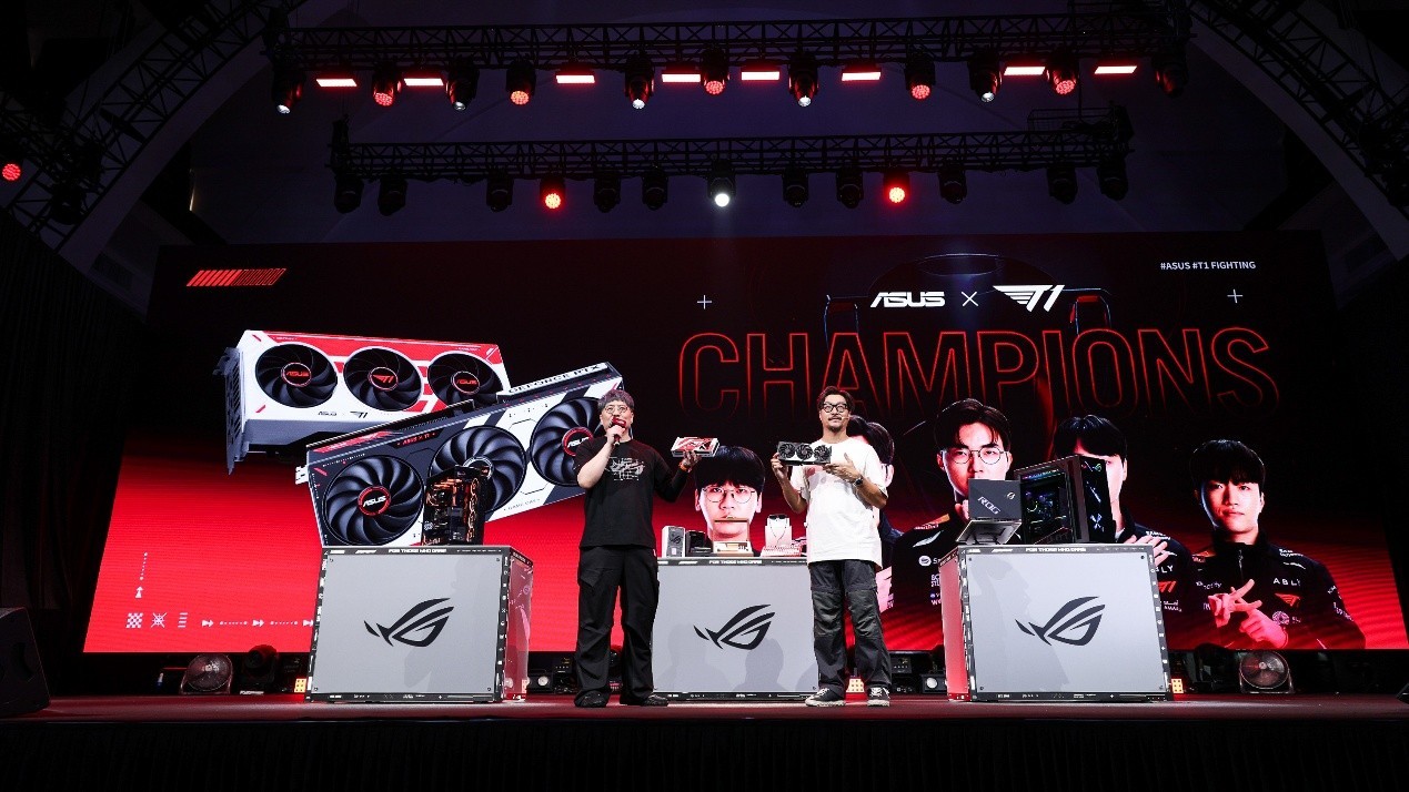 热爱燃启，破界联名！华硕xT1联名显卡亮相ROG2026新品发布会