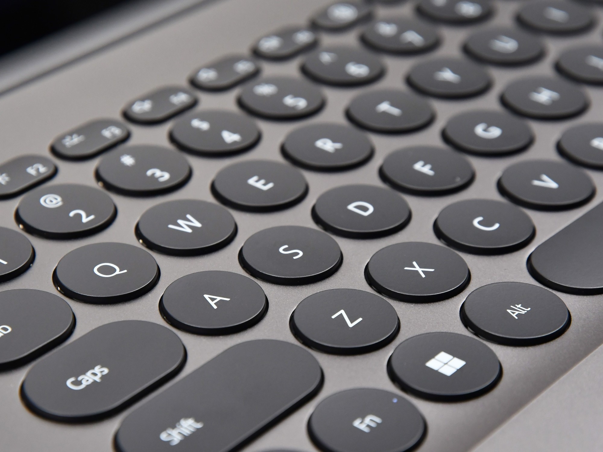 ��ǧԪ��OLED�������ʼǱ��Ƽ���WIKO Hi MateBook 14