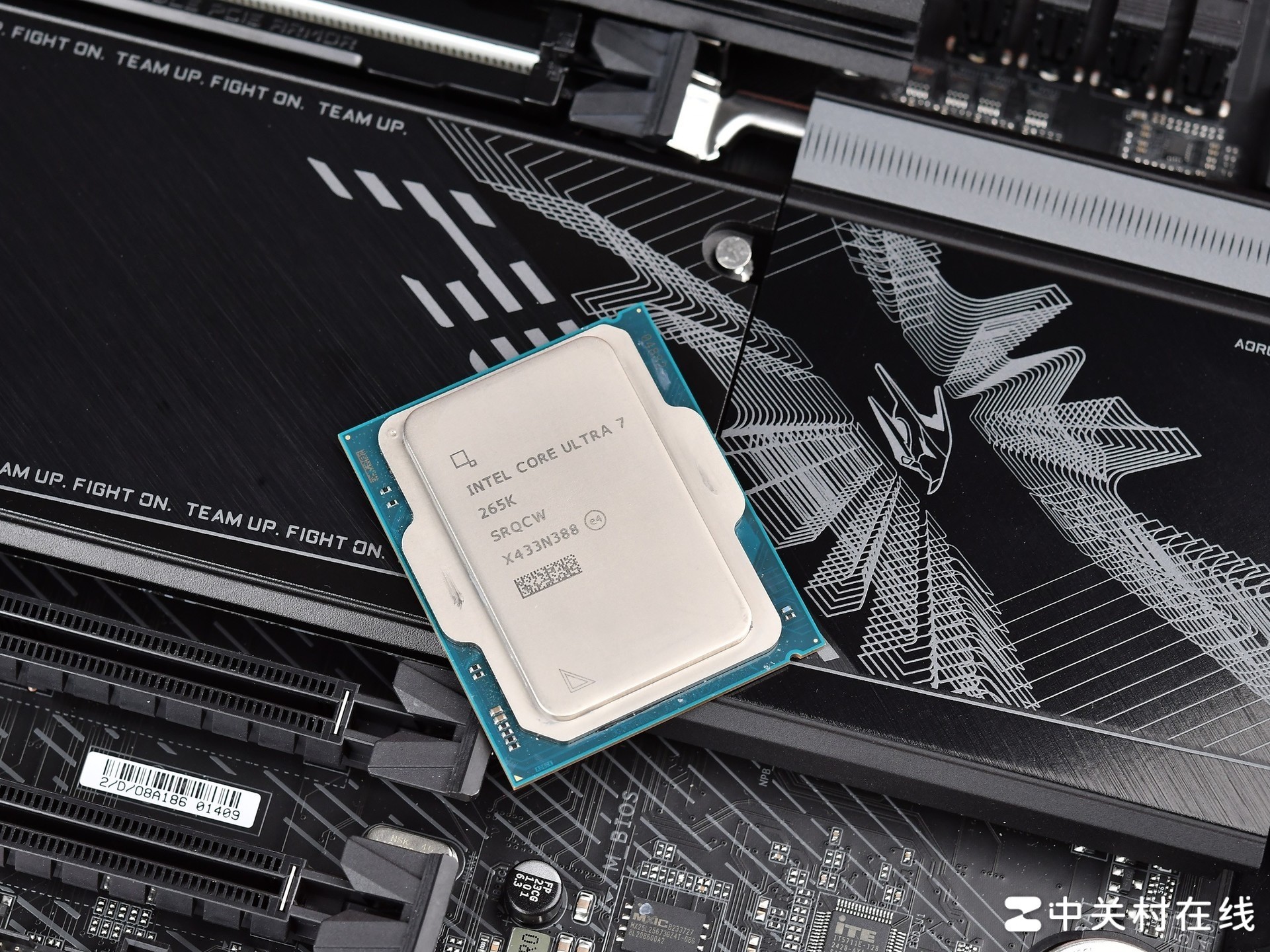 一键超频释放大脑 技嘉 Z890 AORUS ELITE WIFI7 小雕主板评测