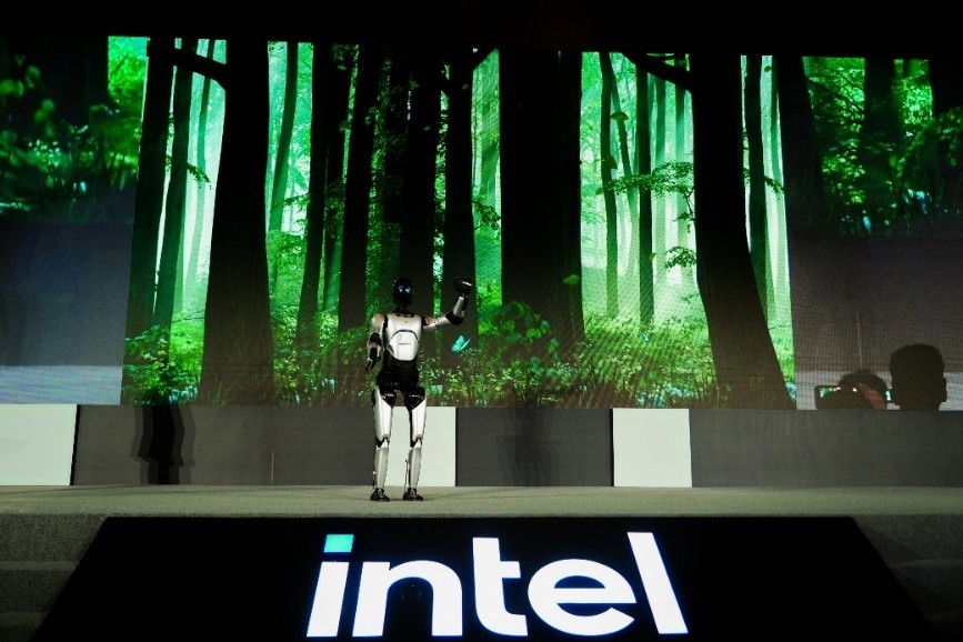 ����δ����������£�Ӣ�ض�Я����̬��鹲���ԵAI��չ��ͼ