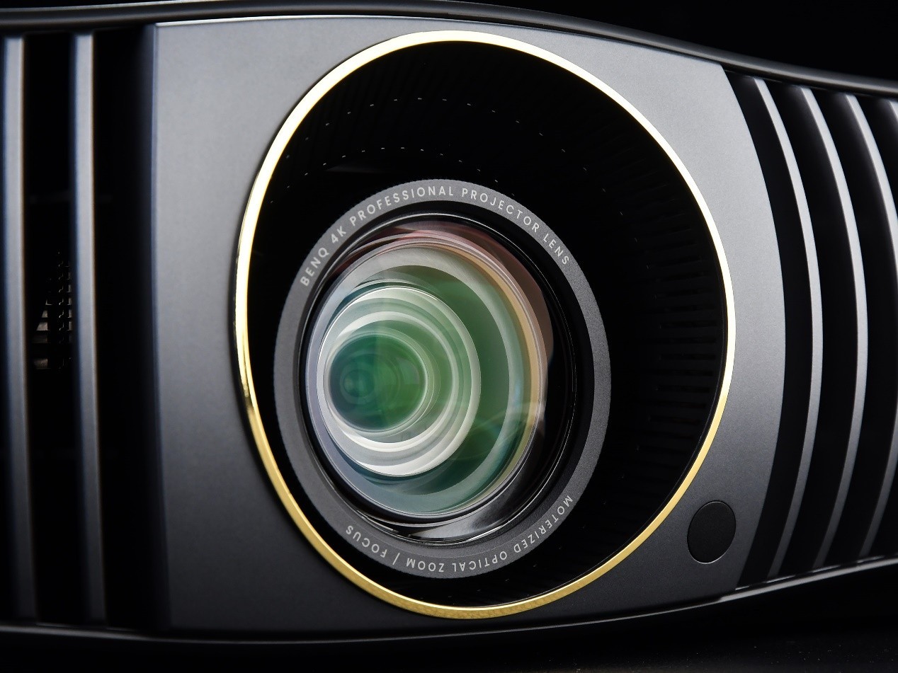 W6050ʵ⣺THX֤̬֡ӳ ߶˼ͥӰԺе