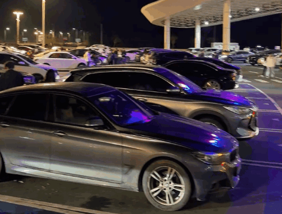 2026年春节高速免费首日:车主熬夜守候服务区抢免费通行