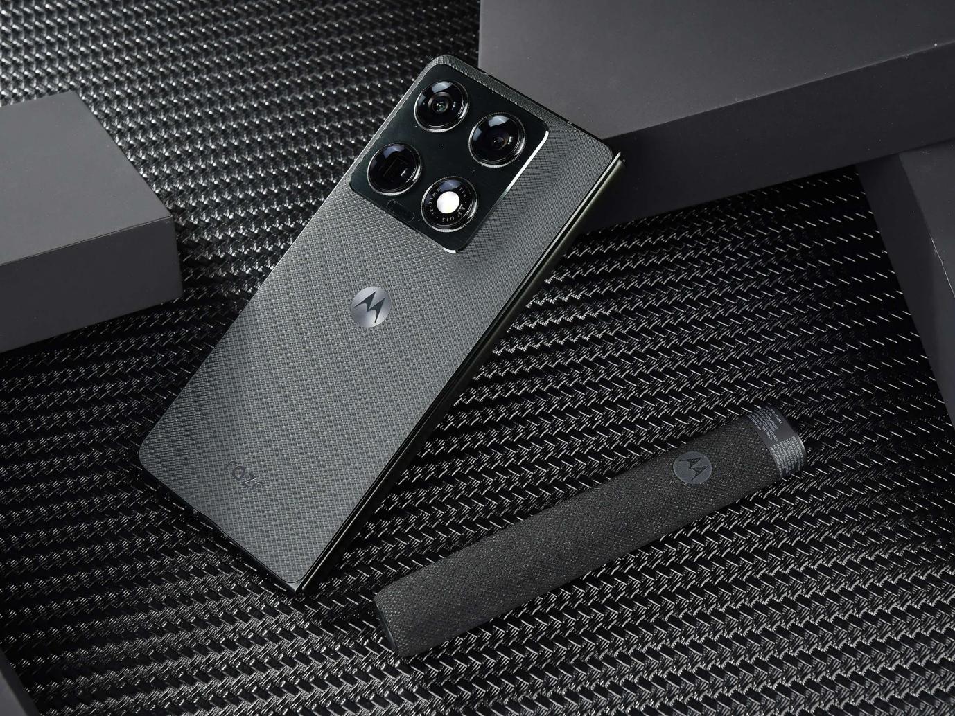 联想moto razr fold评测:天禧AI加持,商务折叠新解法