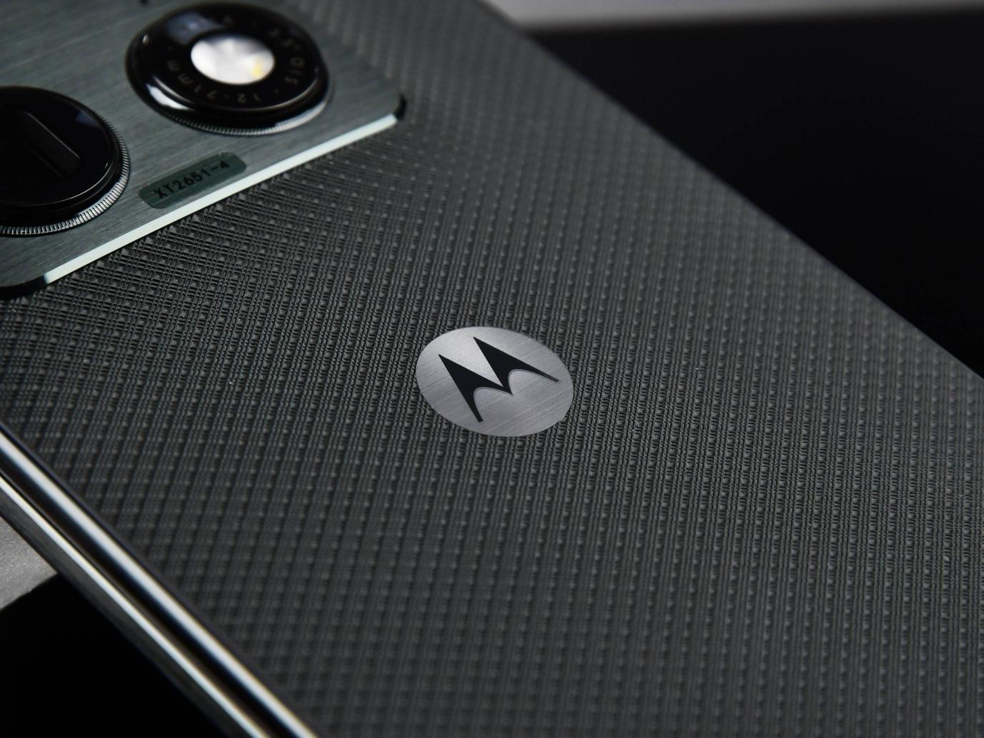 联想moto razr fold评测:天禧AI加持,商务折叠新解法