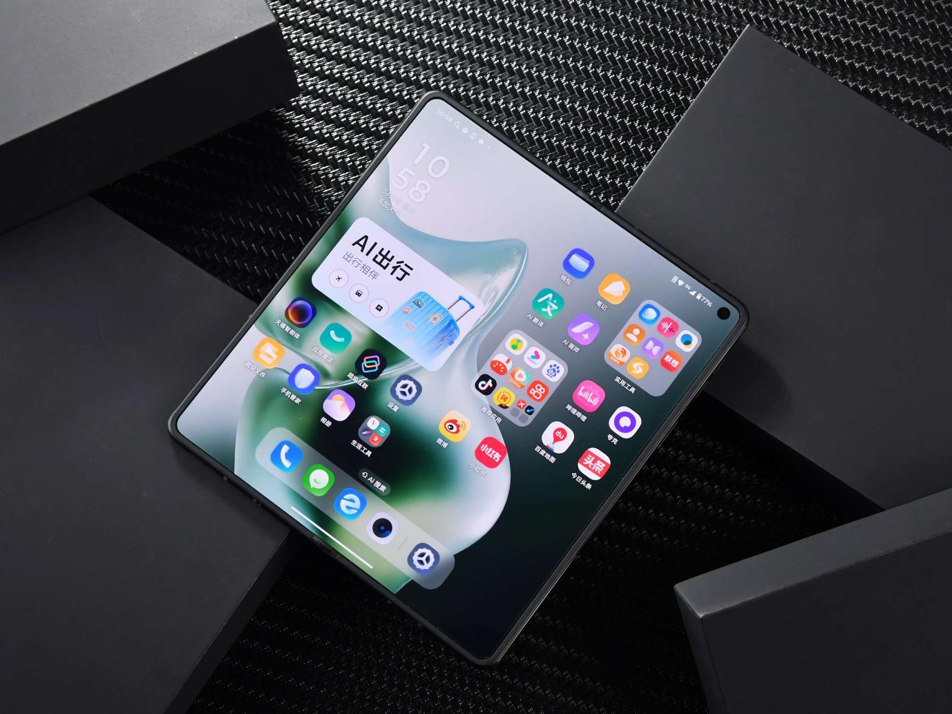 联想moto razr fold评测:天禧AI加持,商务折叠新解法