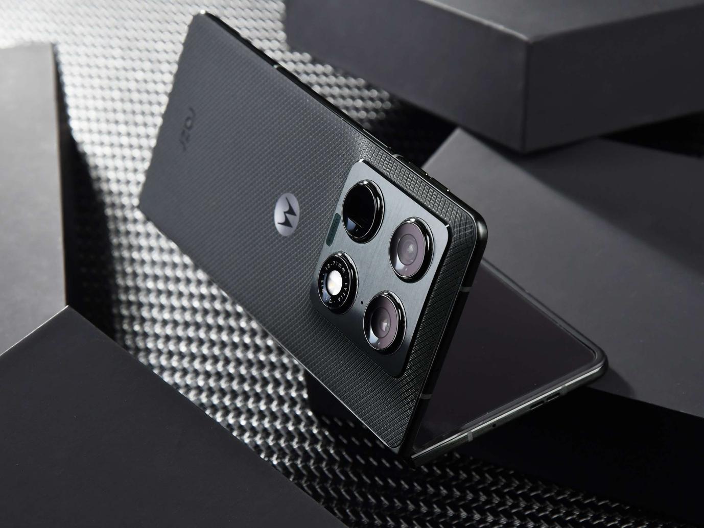 联想moto razr fold评测:天禧AI加持,商务折叠新解法
