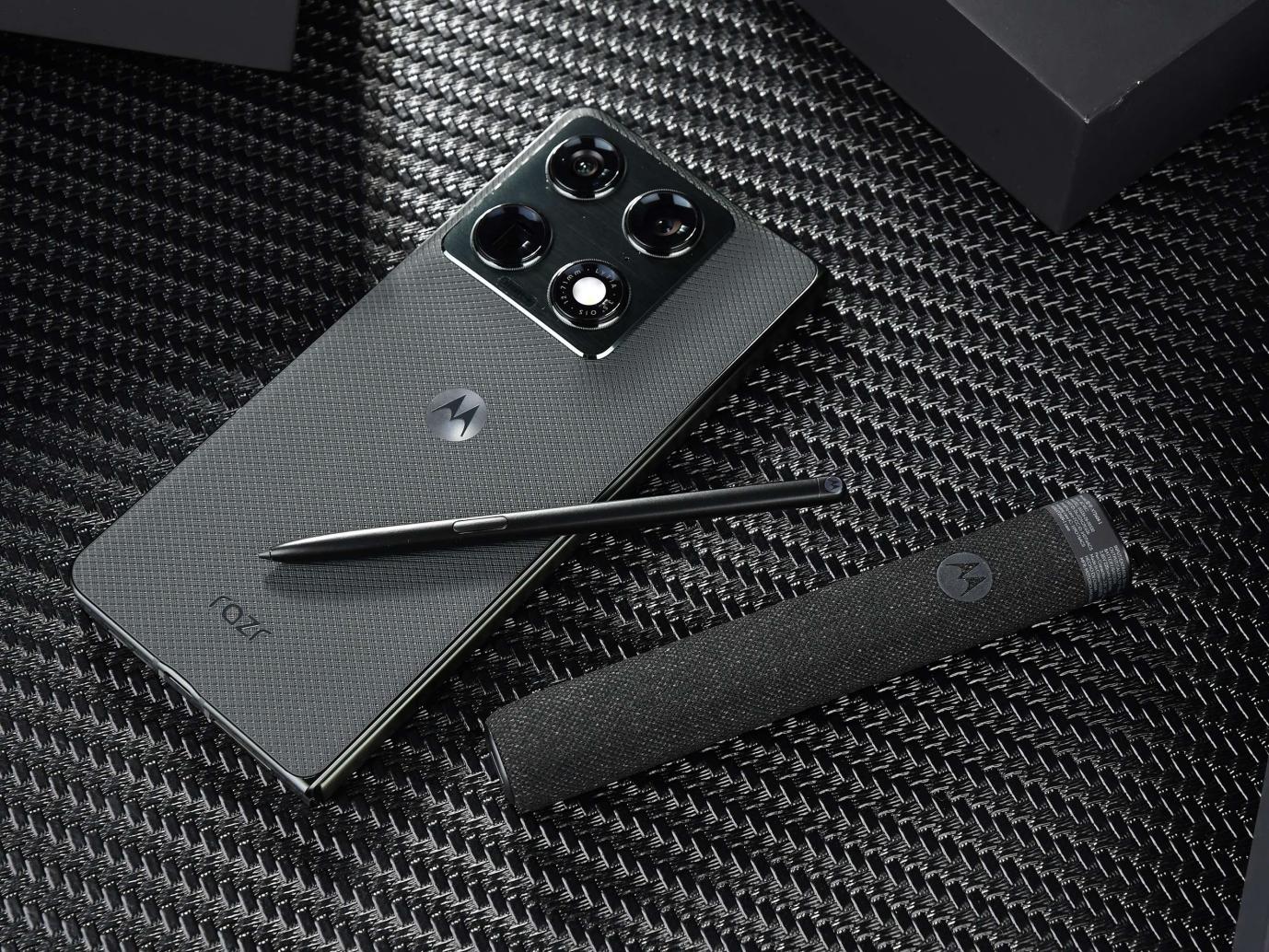 联想moto razr fold评测:天禧AI加持,商务折叠新解法