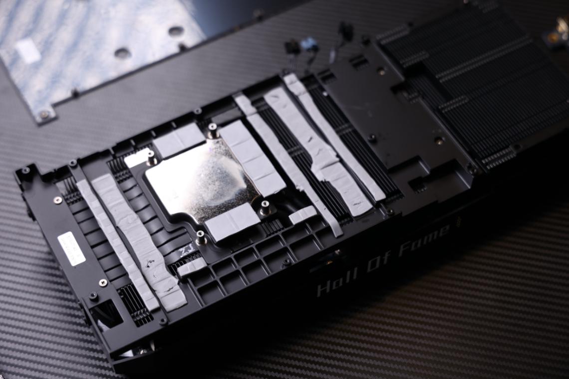 影驰RTX 5070 Ti HOF OC LAB黑魂X 纯黑哑光,旗舰性能