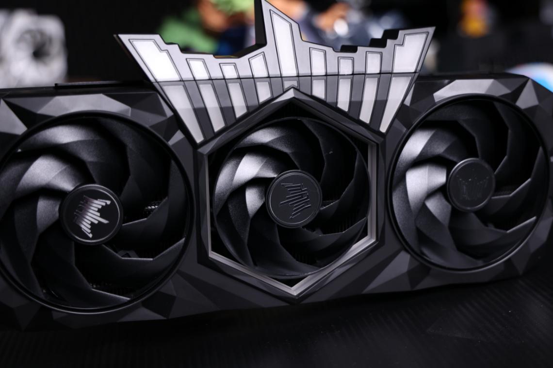 影驰RTX 5070 Ti HOF OC LAB黑魂X 纯黑哑光,旗舰性能