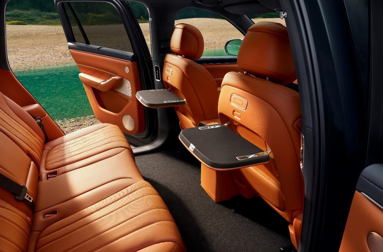 40�򼶴���SUV��Ⱥ������ʽ�M8����������˭��ֵ��ѡ