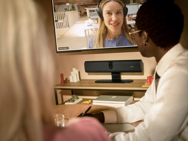 Jabra 新一体机 一键升级小型会议体验