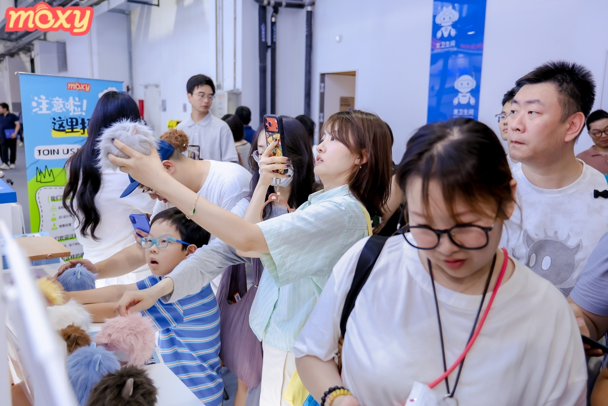 WRC 2026硬科技破局：Moxy摸喜打造触觉驱动的全新AI陪伴形态