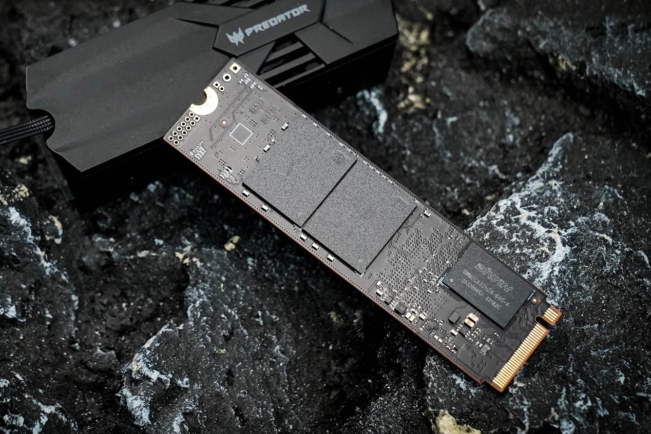 �Ӷ���GM9000HS����8TB��̬Ӳ������ �콢��������Gen5����