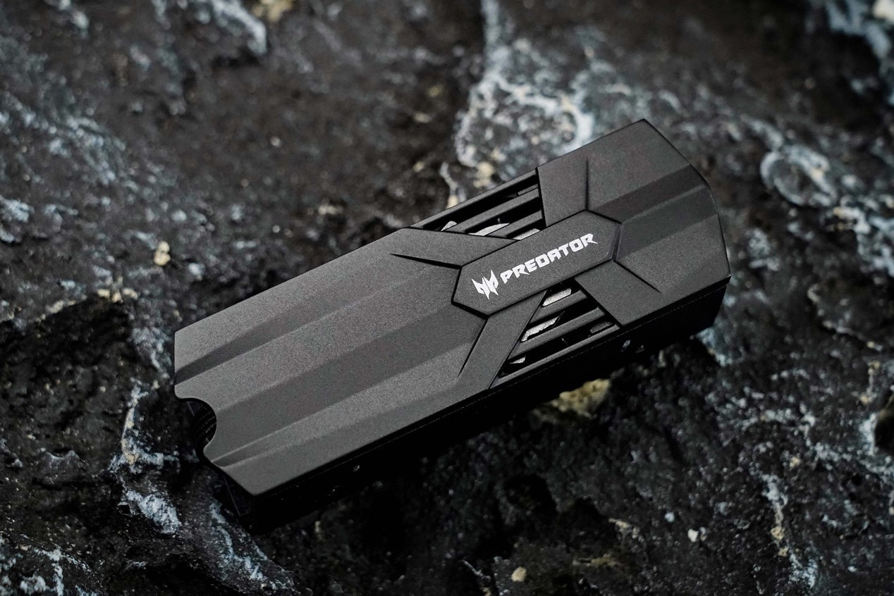 �Ӷ���GM9000HS����8TB��̬Ӳ������ �콢��������Gen5����