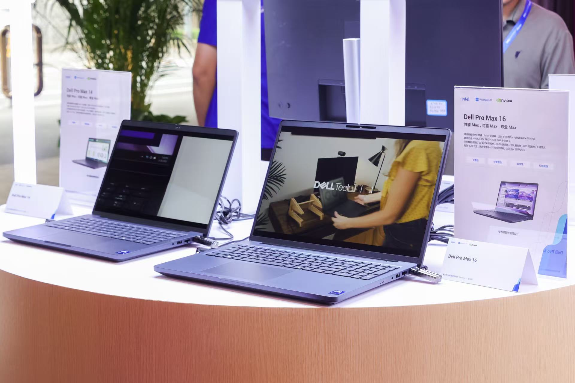 2025�����Ƽ���᣺�۽�AI PC��ҵ����Ϊרҵ�û��ṩǿ������֧��