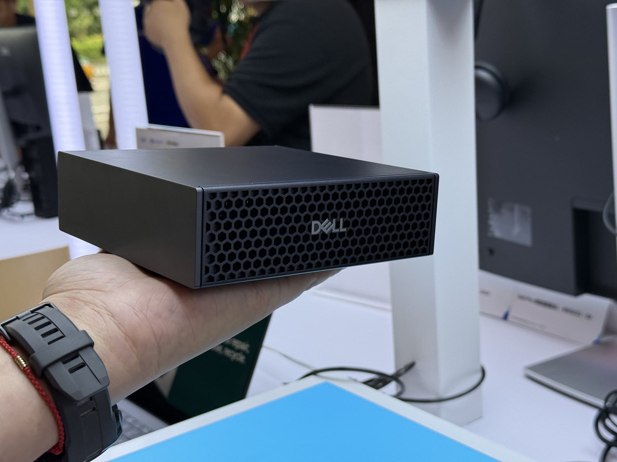 ����Dell Pro Max with GB10 ��ΰ�AI����װ��\