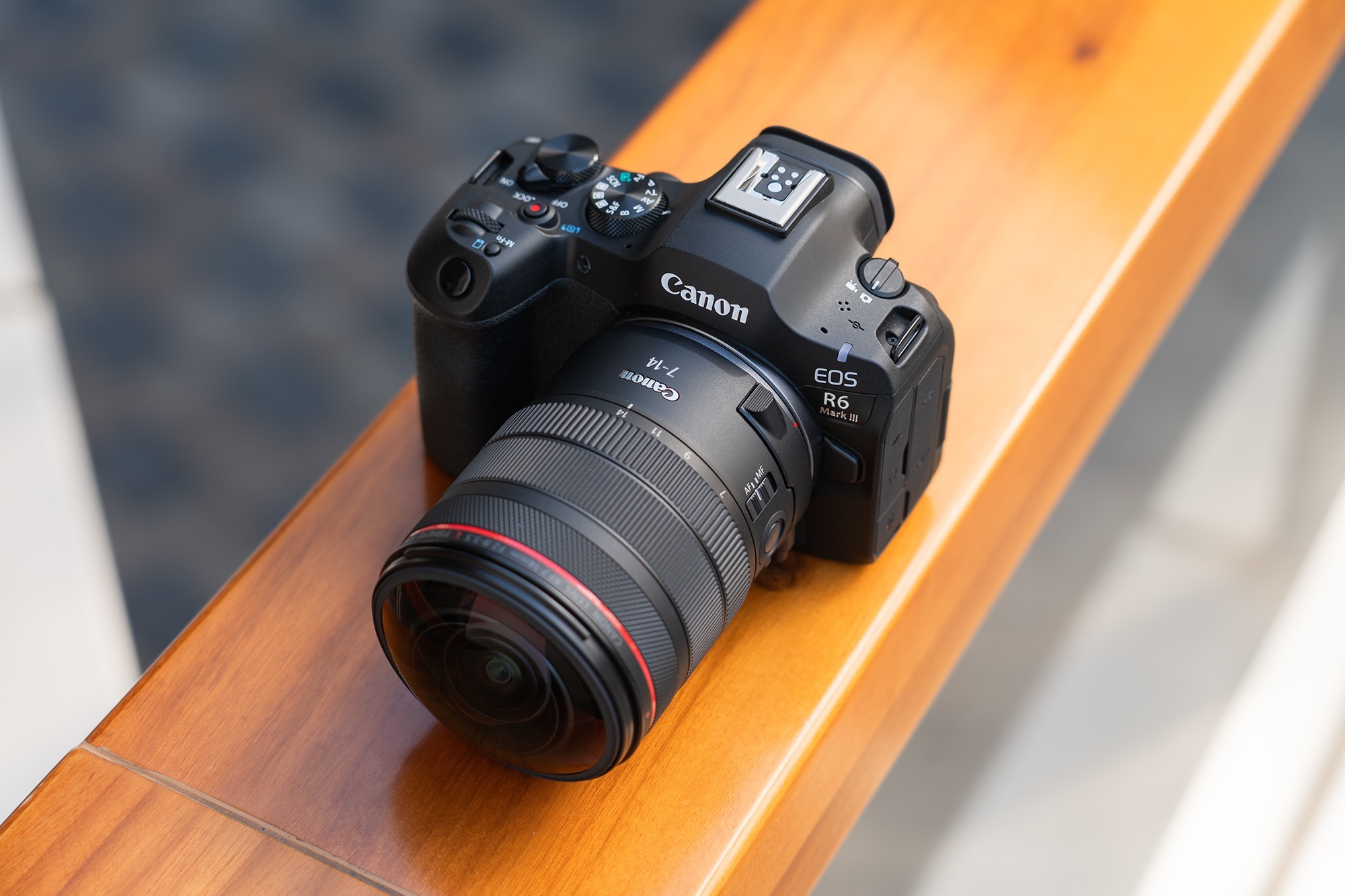 190���ӽ��µ��ӽ� ����RF7-14mm F2.8-3.5 STM���۾�ͷ����