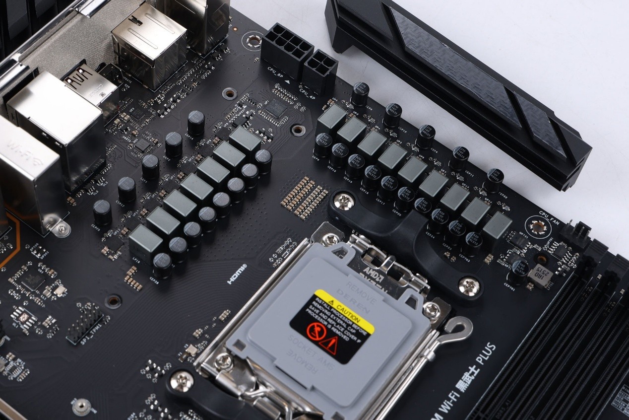 �ж�װ���·�����Ӱ������B650MWi-Fi ����ʿPLUS ���忪��