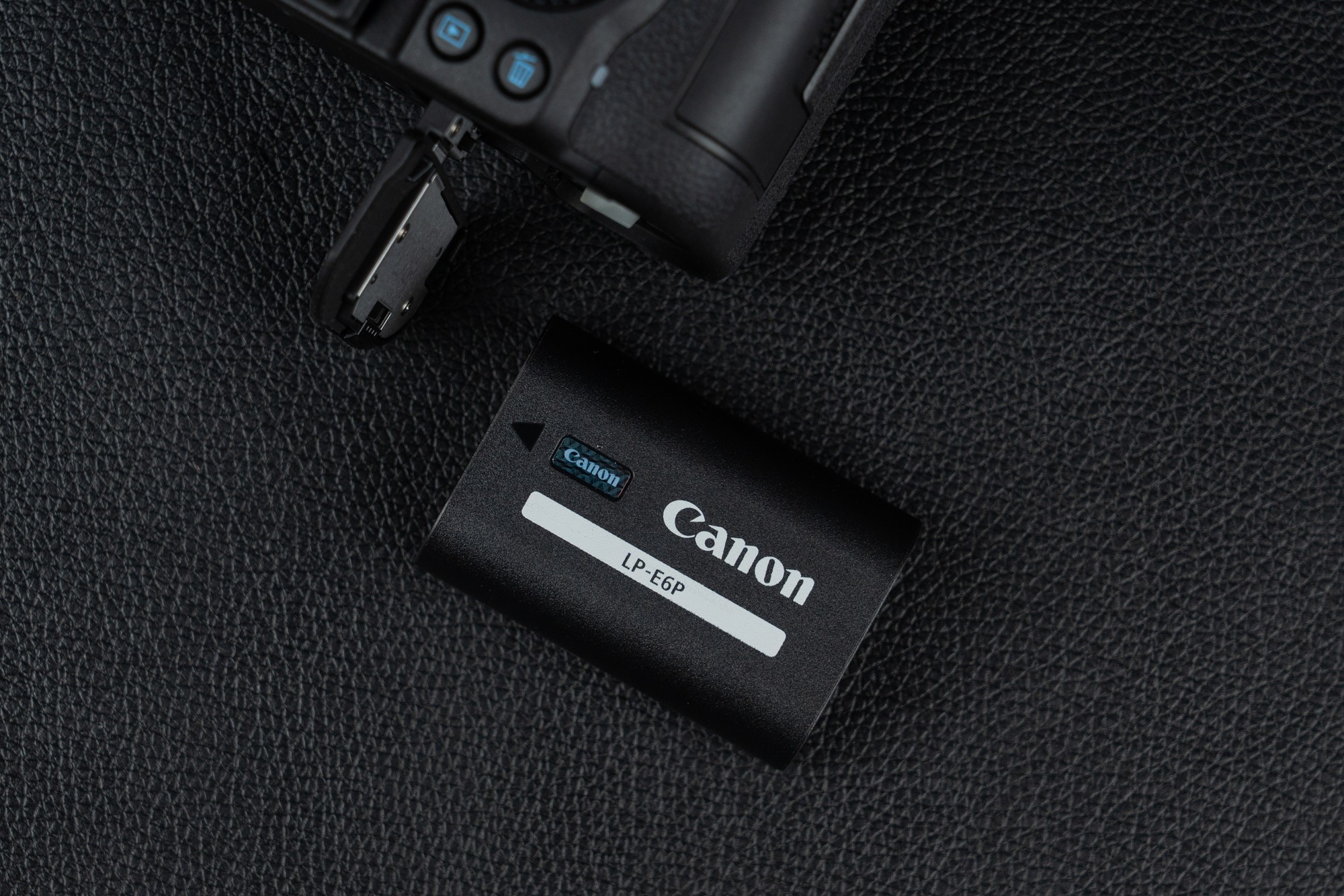 3250+7KƵȫˮͰ EOS R6 Mark III