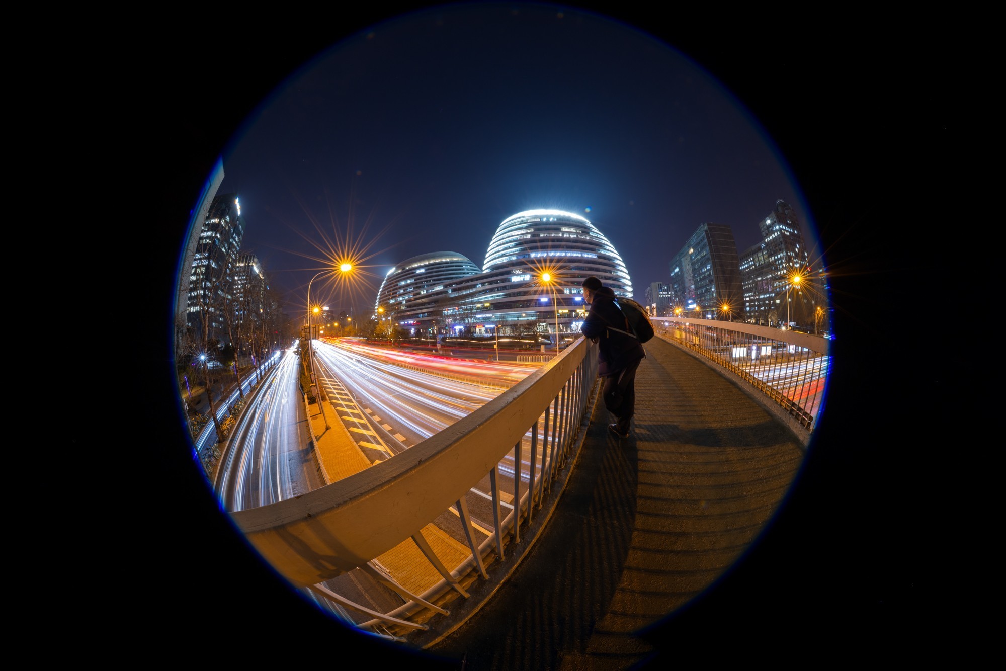 190���ӽ��µ��ӽ� ����RF7-14mm F2.8-3.5 STM���۾�ͷ����