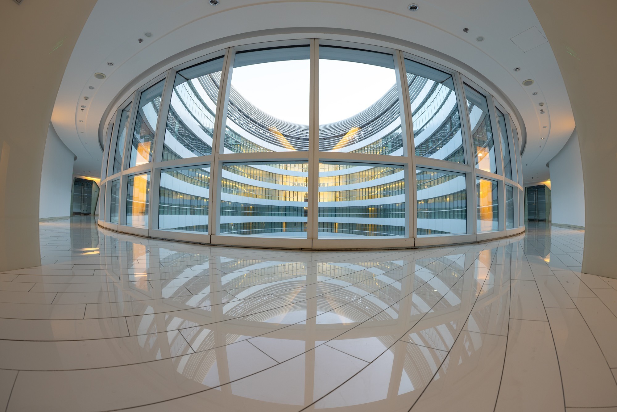 190���ӽ��µ��ӽ� ����RF7-14mm F2.8-3.5 STM���۾�ͷ����