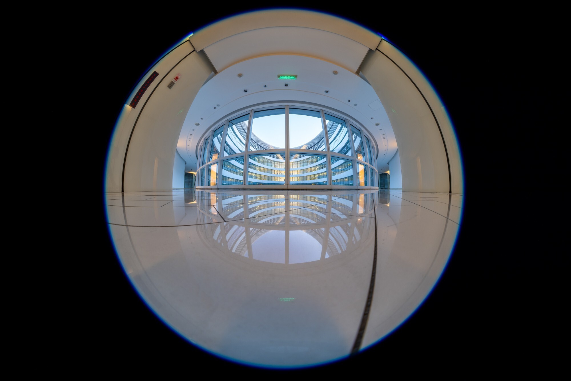 190���ӽ��µ��ӽ� ����RF7-14mm F2.8-3.5 STM���۾�ͷ����