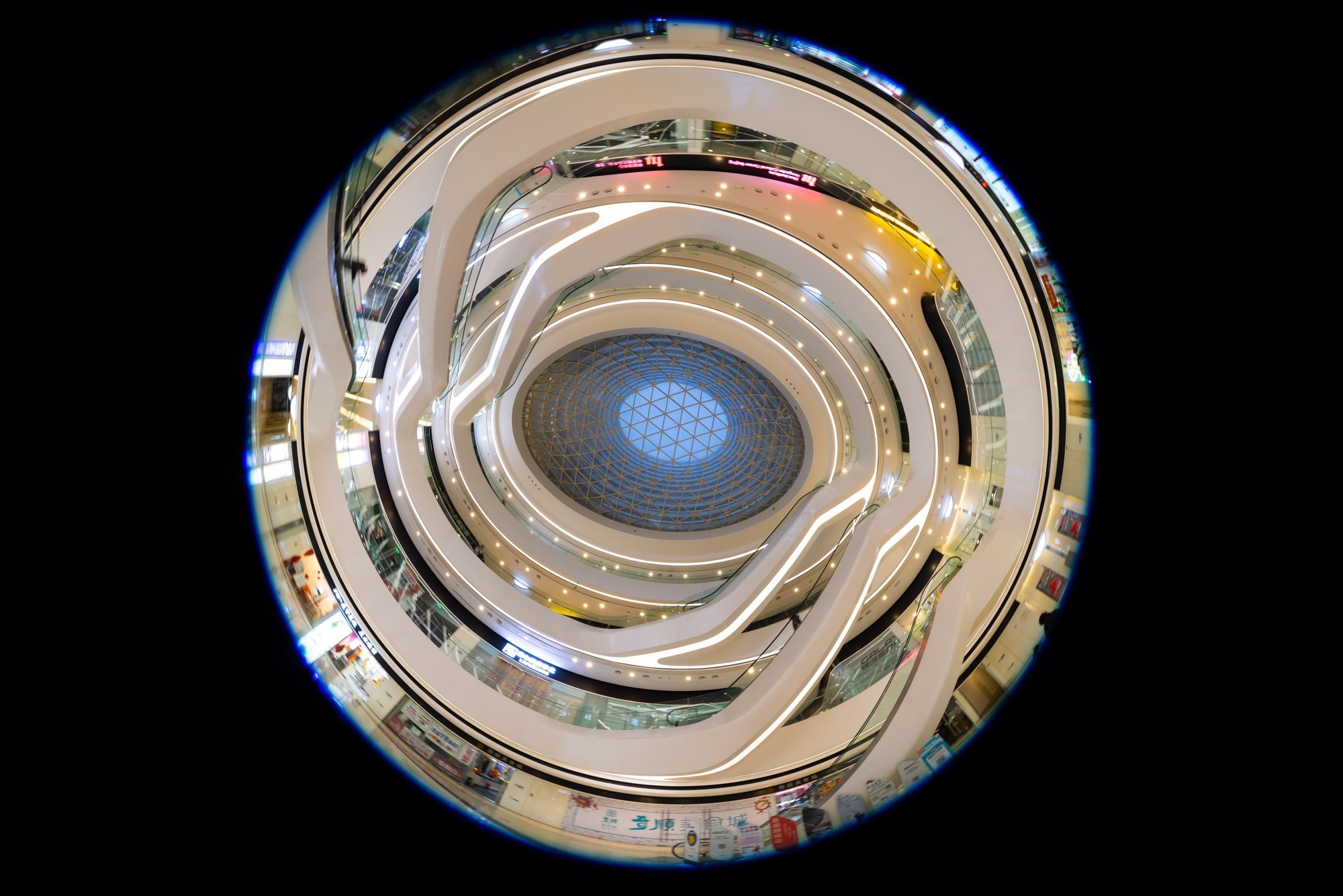 190���ӽ��µ��ӽ� ����RF7-14mm F2.8-3.5 STM���۾�ͷ����