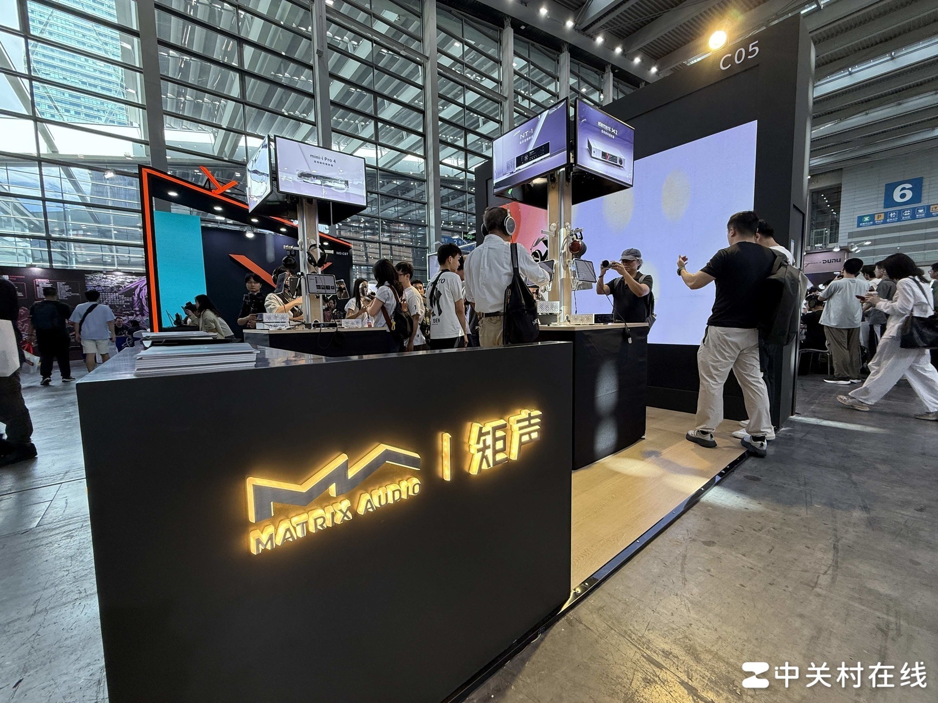第19届深圳国际音频展现场直击:旗舰扎堆,一场属于耳机发烧友的试听盛宴
