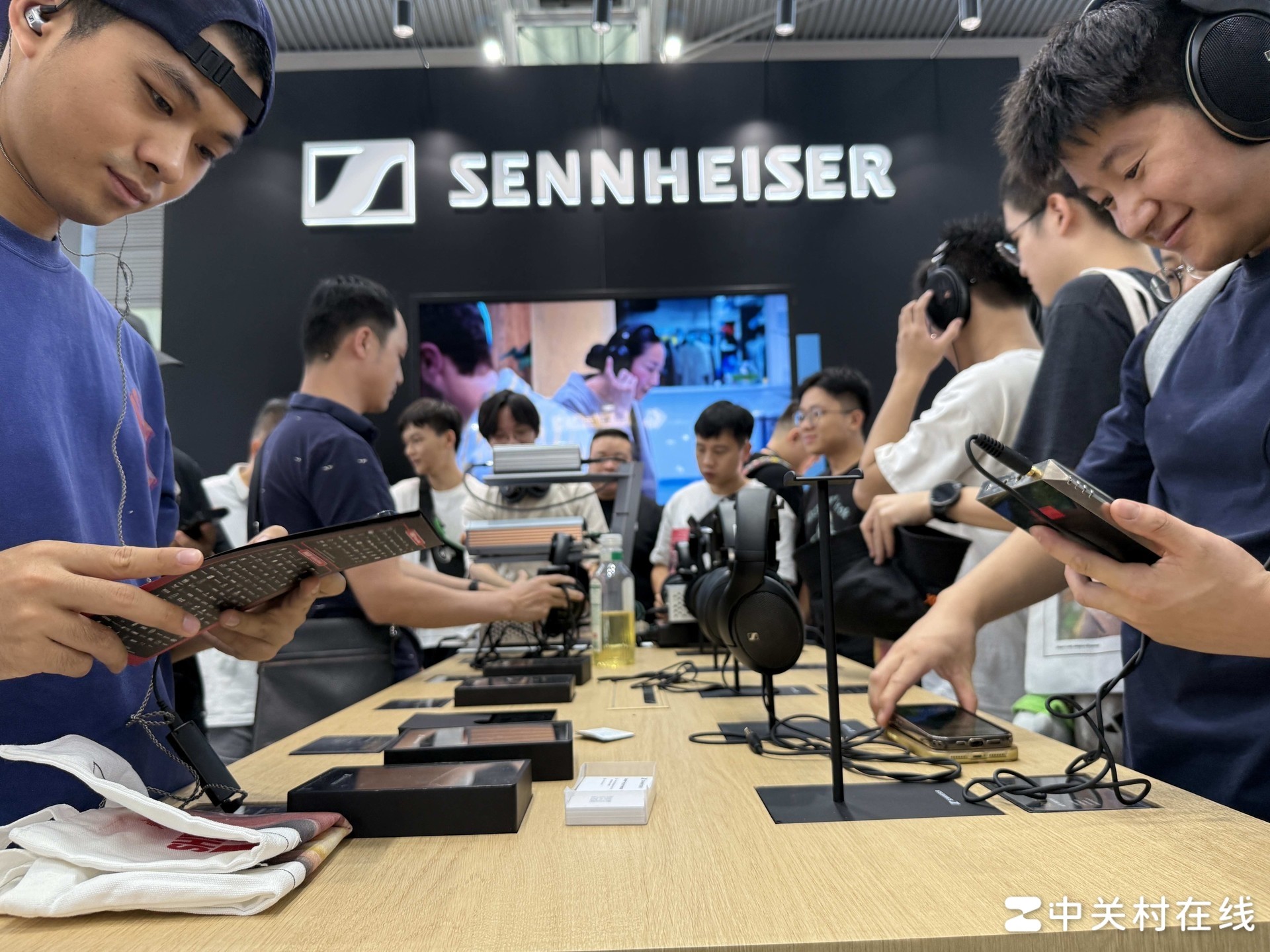 第19届深圳国际音频展现场直击:旗舰扎堆,一场属于耳机发烧友的试听盛宴